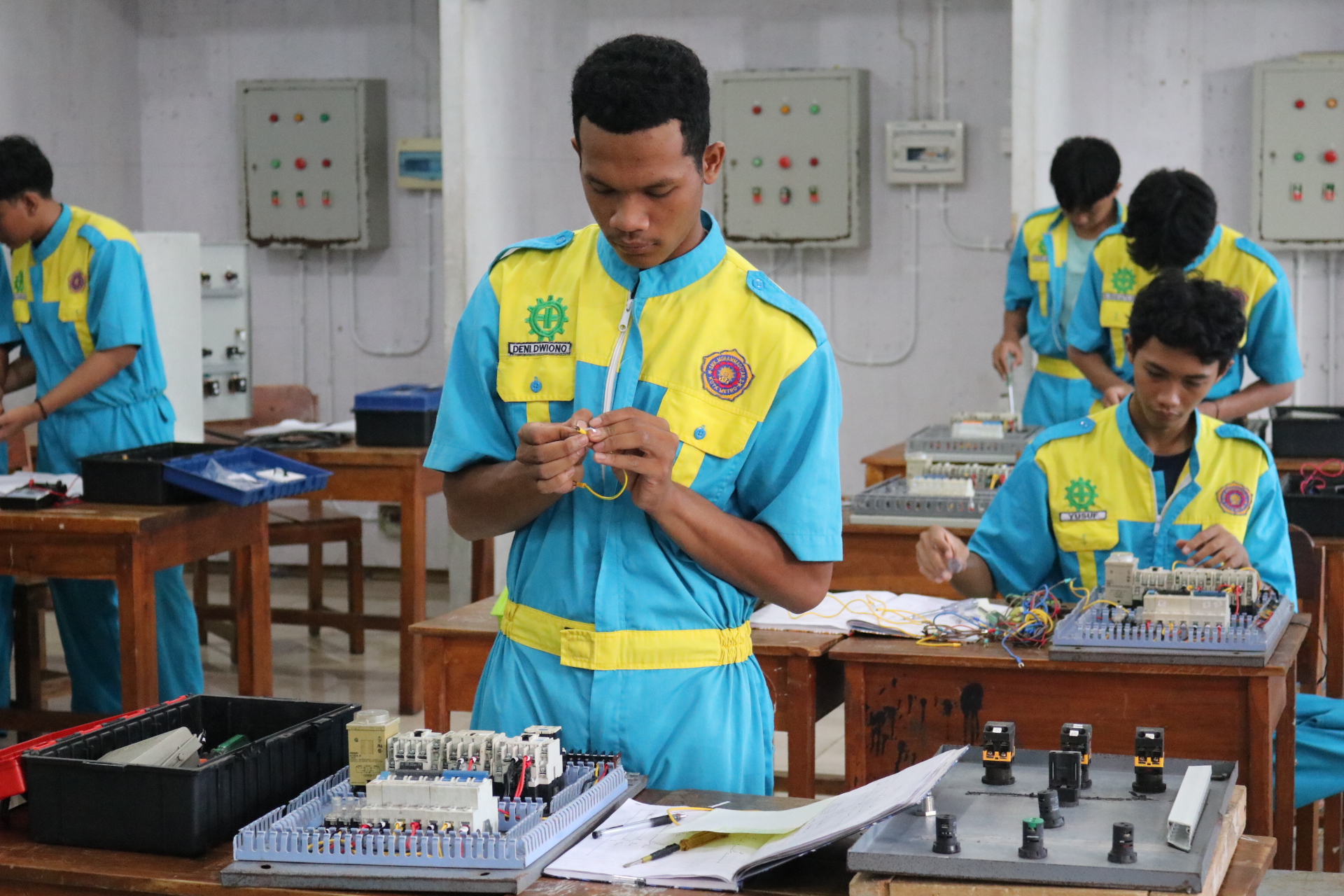 Read more about the article Keunggulan Program Keahlian Teknik Ketenagalistrikan