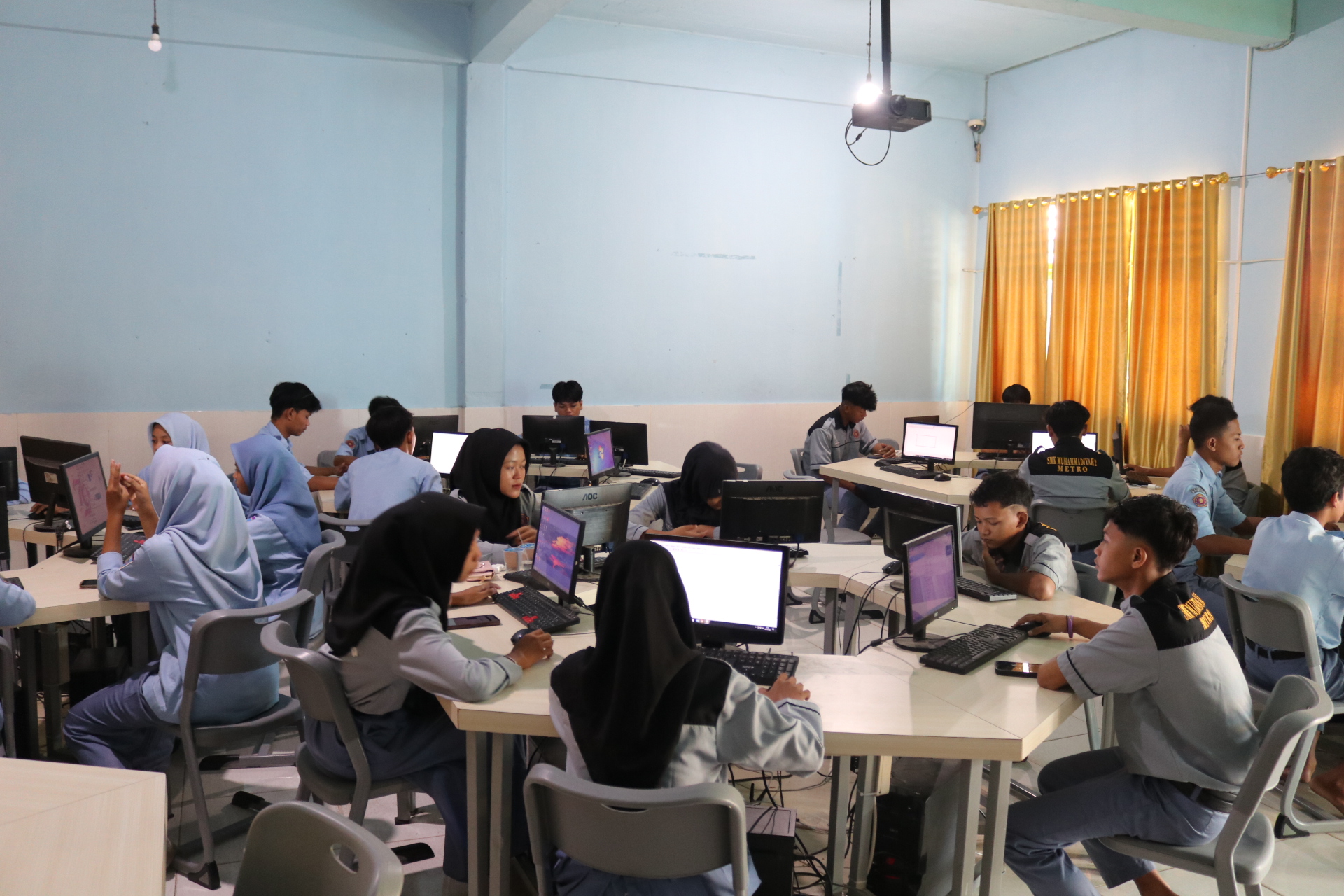 Read more about the article Keunggulan Program Keahlian Teknik Jaringan Komputer dan Telekomunikasi