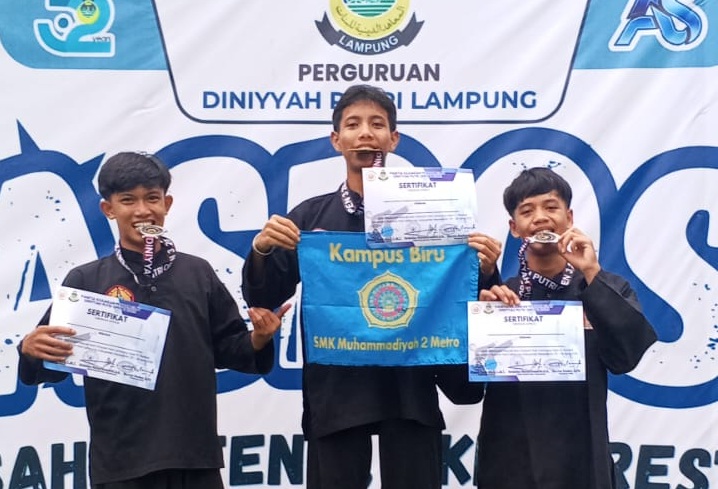 You are currently viewing Tiga Siswa SMK Muhammadiyah 2 Metro Borong Juara Silat