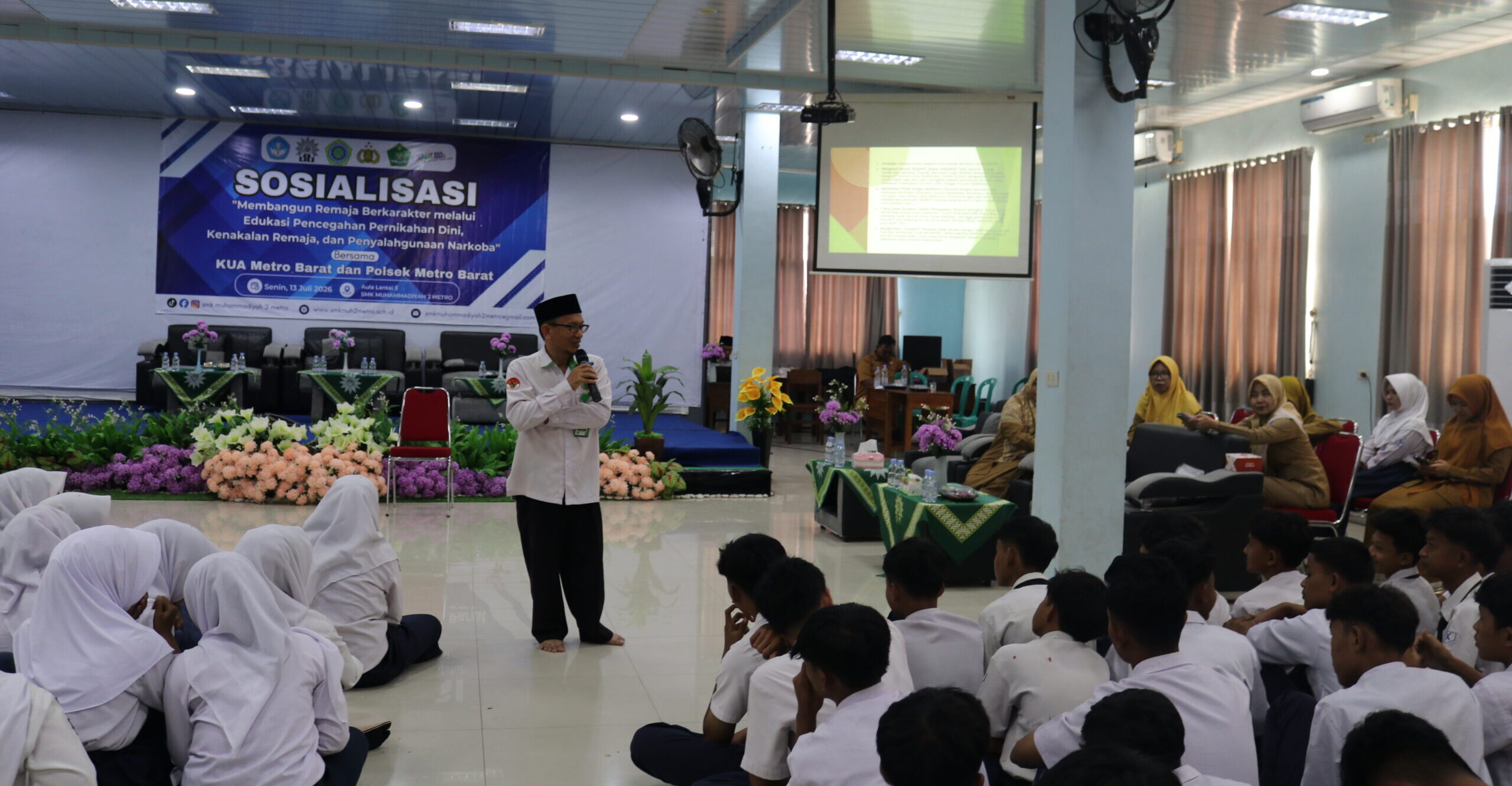 You are currently viewing Bentengi Generasi Muda, SMK Muhammadiyah 2 Metro Gandeng KUA dan Polsek Edukasi Siswa Baru