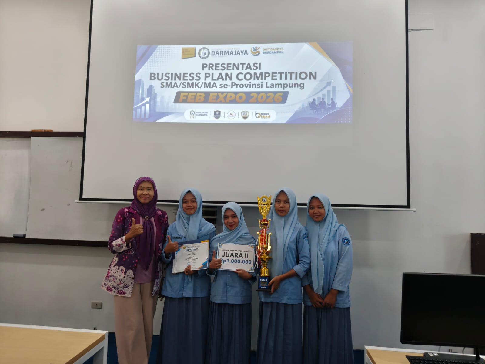 You are currently viewing Tim SMK Muhammadiyah 2 Metro Raih Juara 2 Business Plan Competition Se-Lampung
